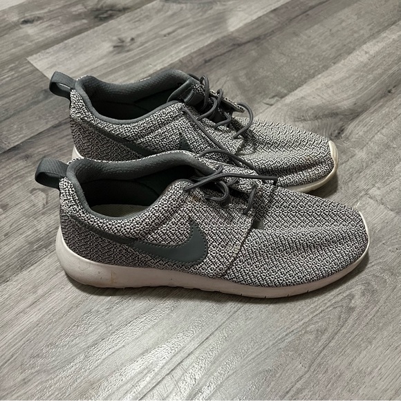 Nike Roshe Run Grey Knit Sneakers Womens 8.5 Youth 7Y Lightweight Sneaker - Picture 3 of 8